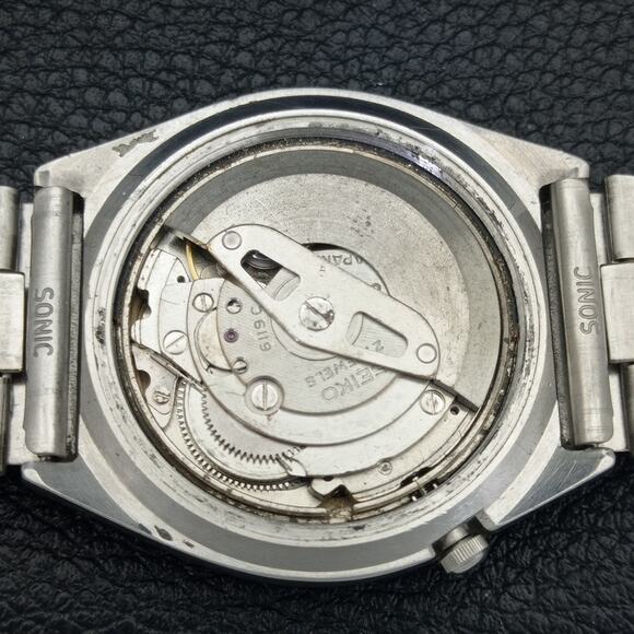 Vintage 1974 Seiko Automatic Mens Silver Watch W/daydate & Blue accents - Picture 10 of 10